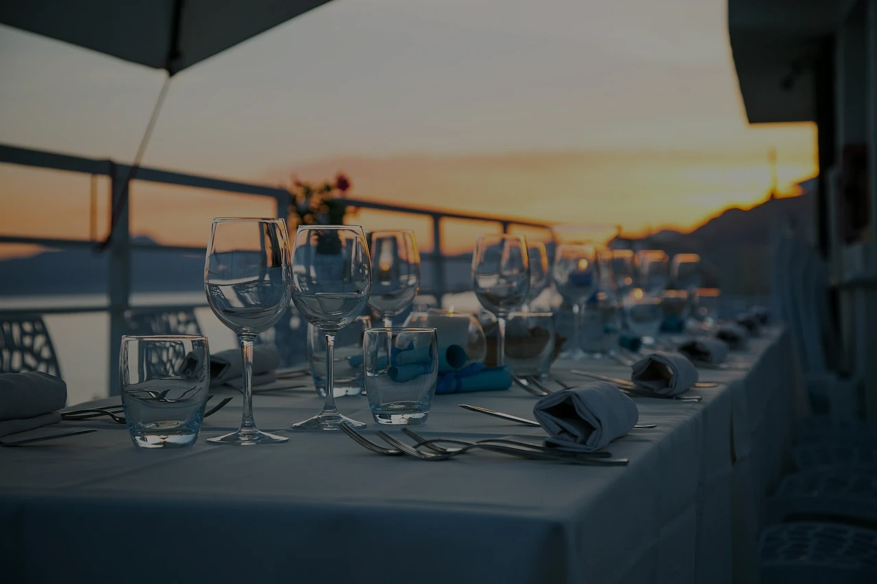 Anteprima di un menu digitale per ristorante di alta cucina, che presenta i piatti gourmet in un formato elegante e intuitivo.