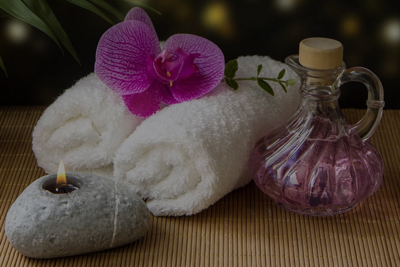 Esempio di listino prezzi digitale BiteBuddy per una spa, con una chiara organizzazione dei trattamenti e dei servizi offerti.